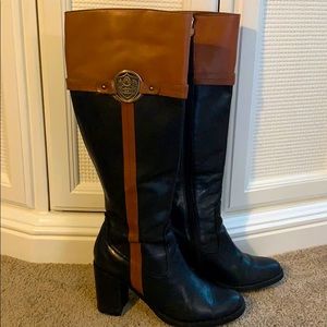 Etienne Aigner Tall Winston black & tan 6.5